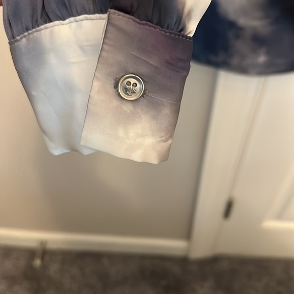 Karen Kane Cloud Print Blouse - Picture 3 of 3